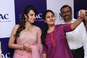 Trisha Launches NAC Jewellers at Kanchipuram